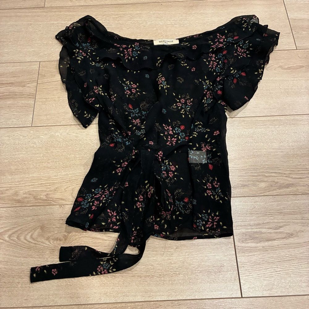 See by Chloe Women’s Silk Belted Black Floral Ruffle Boatneck Top Size 10 - Picture 2 of 7